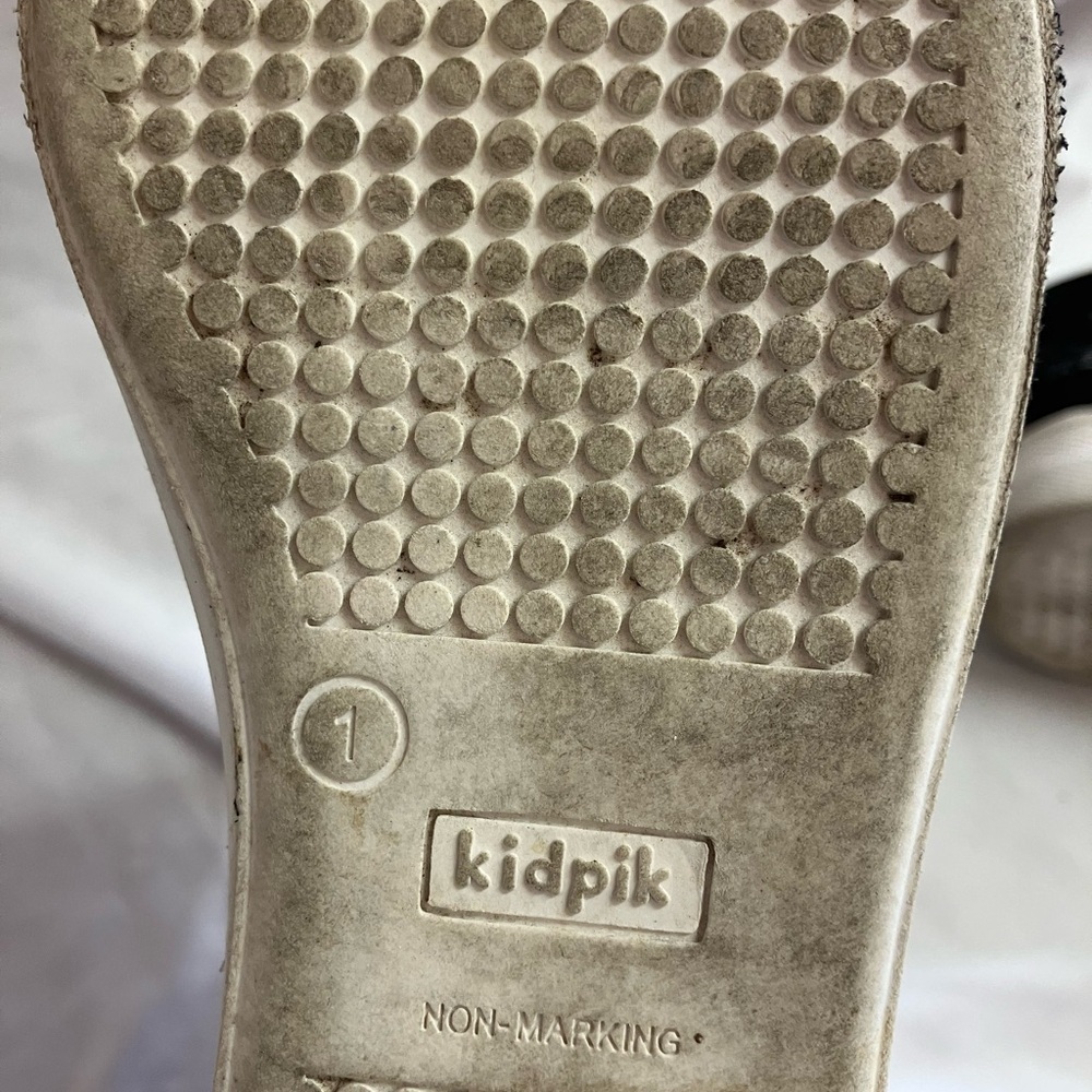 Kidpik Non-Marking Sole Sneakers - Picture 8 of 8